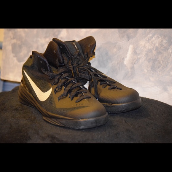 Nike Other - Black/White Nike Hyperdunk Gs Boys Size 5 Nike Other - Black/White Nike Hyperdunk Gs Boys Size 5